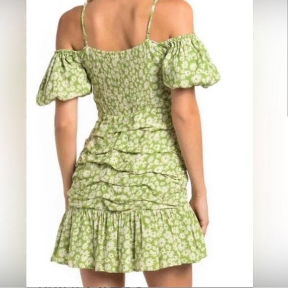 ASTR the Label Green and Taupe Ditsy Square Neck Ruched
Dress Size Medium - Picture 2 of 9